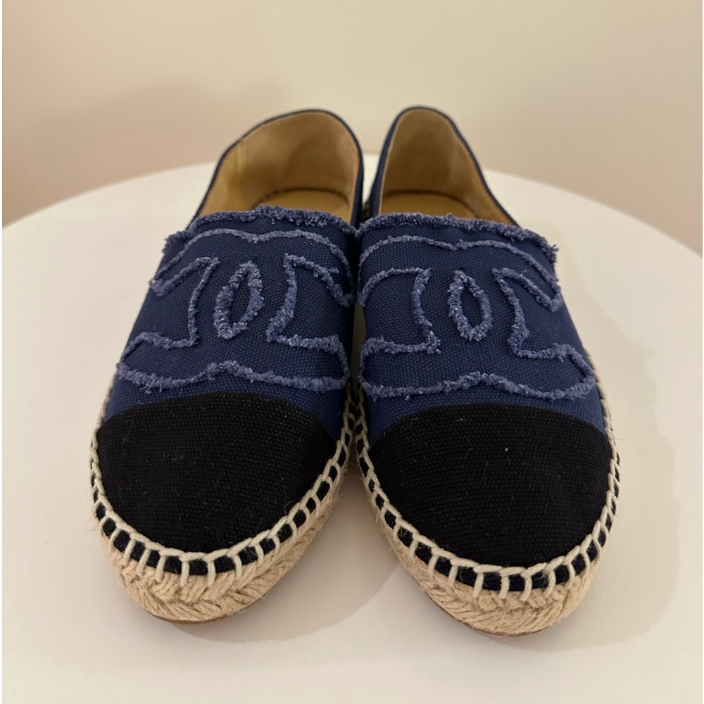 AUTHENTIC Chanel navy Espadrilles NEW